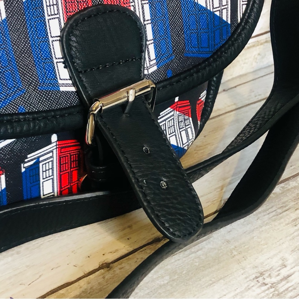 SOLD♏️Doctor Who Union Jack Tardis Print Crossbody w/ Detachable Charms 8”x8” - Picture 4 of 11